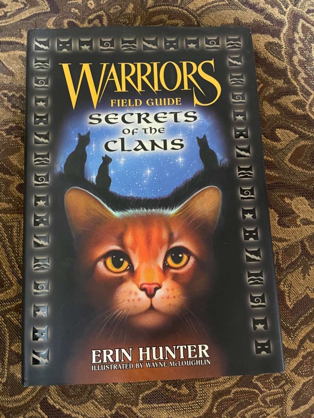 Warriors Field guide secrets of the clans, Erin Hunter Hardcover book